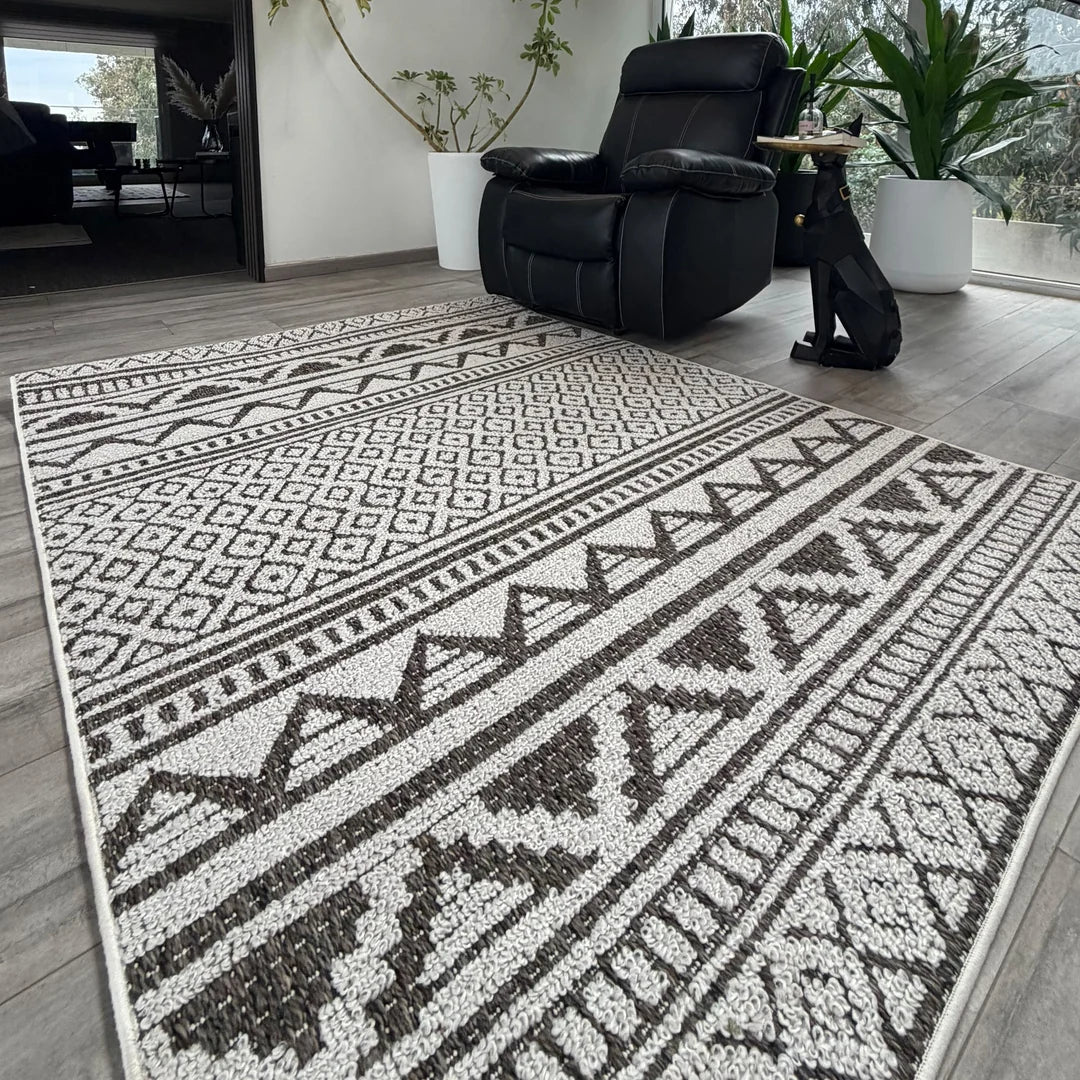 Alfombra Ankara Francia Doral, franjas de grecas y triángulos en café oscuro