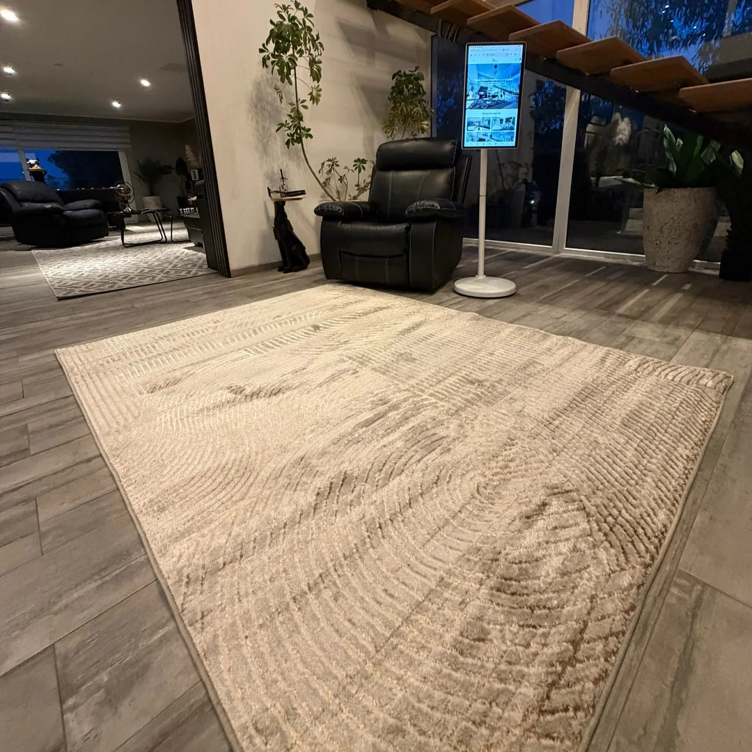 Alfombra Singapur Onnas en living, un plisado en diagonal tono sobre tono