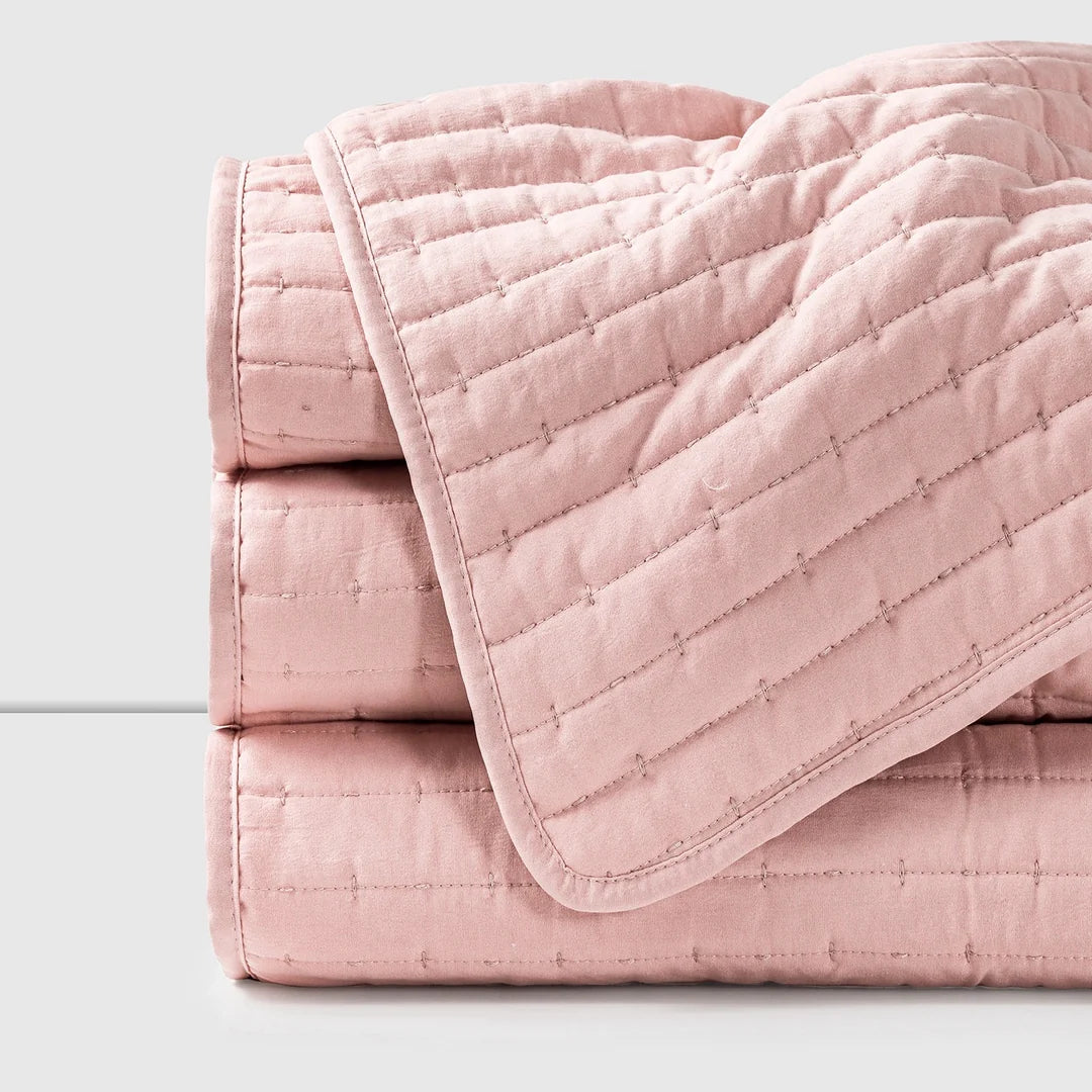 Piecera 2 Plazas Rosa American Family doblada, detalle del acolchado