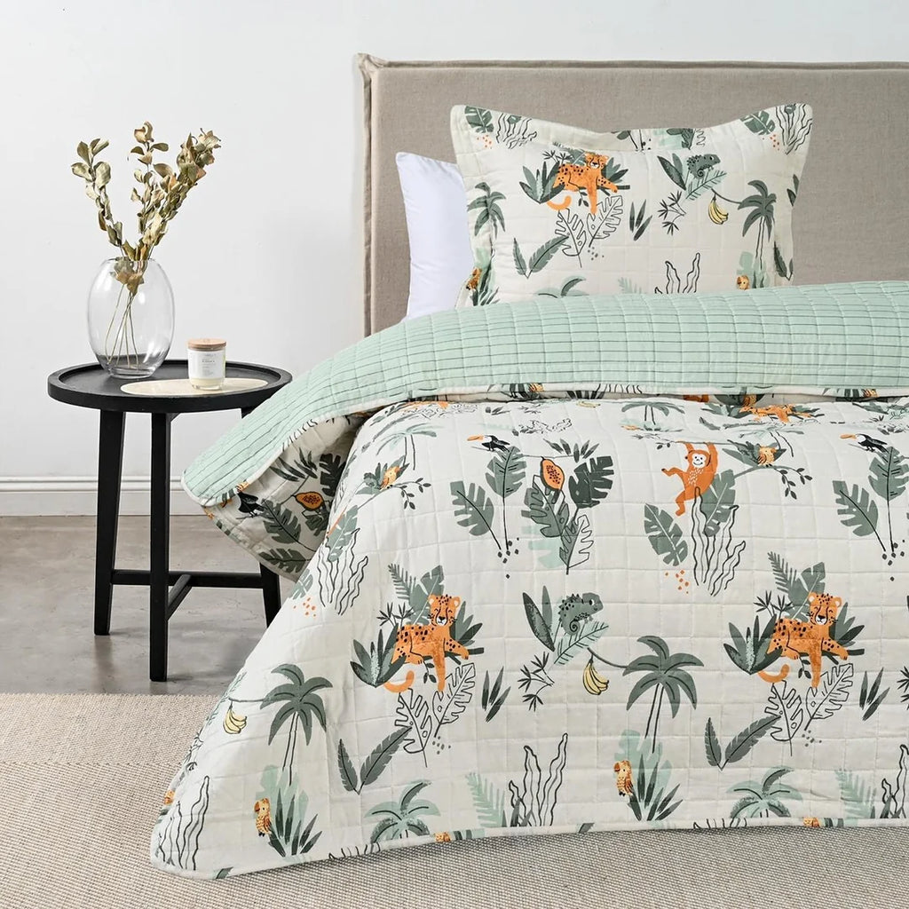 Quilt Estampado Botánico American Family sobre la cama