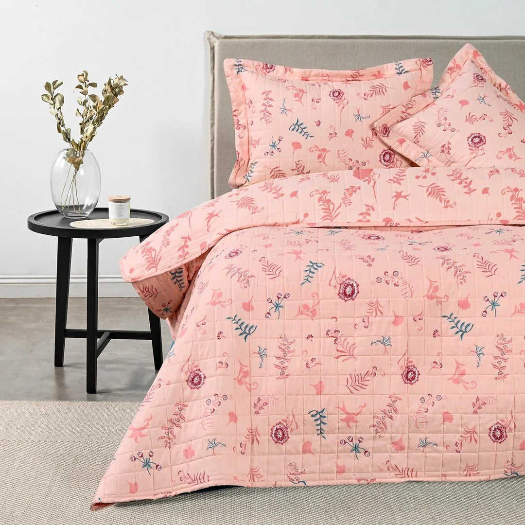 Quilt Estampado Rosa American Family sobre la cama