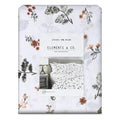 Sábana Bird Elements & Co. sobre cama, floral otoñal en terracota y verde salvia