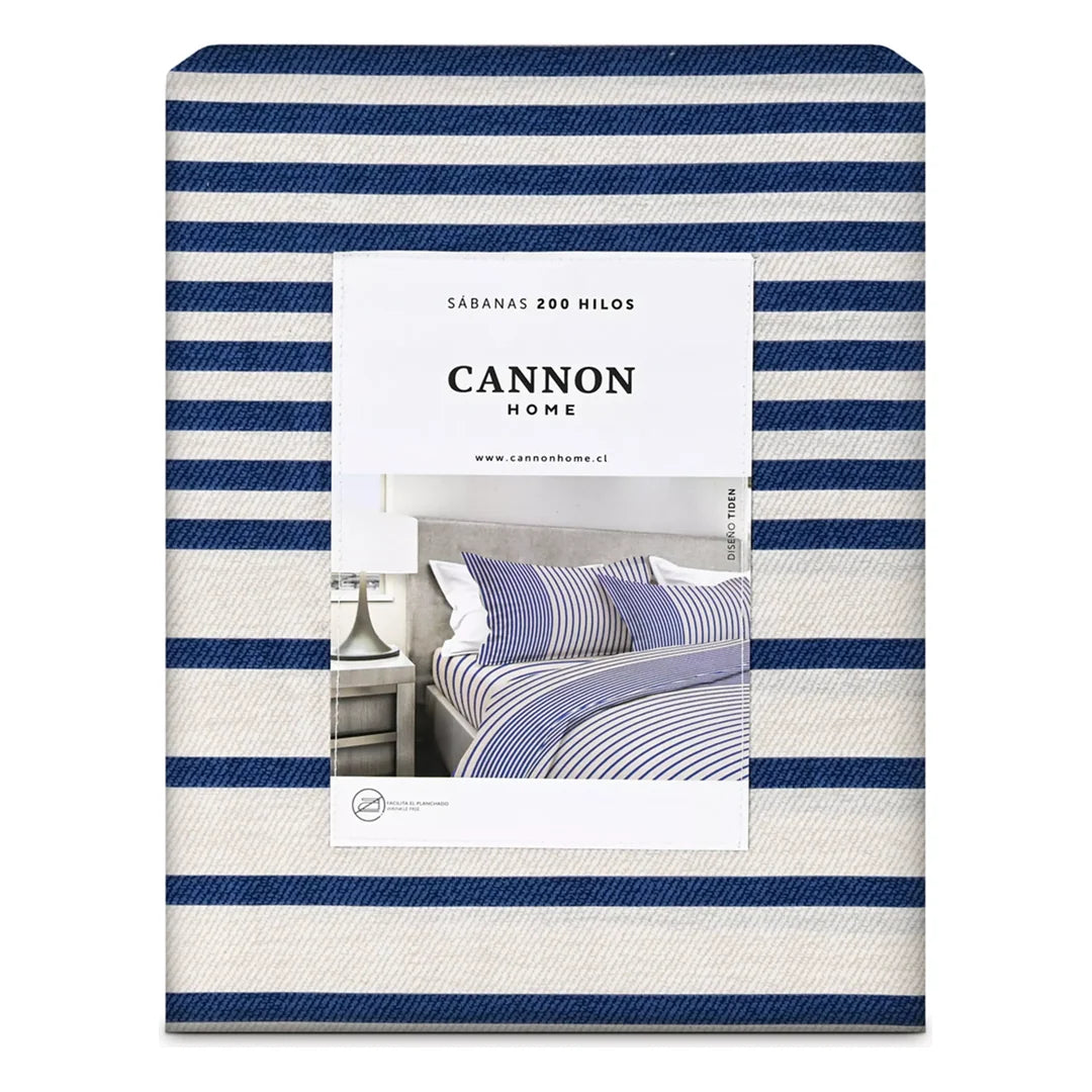 Sábana Tiden Cannon sobre cama, rayas anchas en azul marino sobre crema