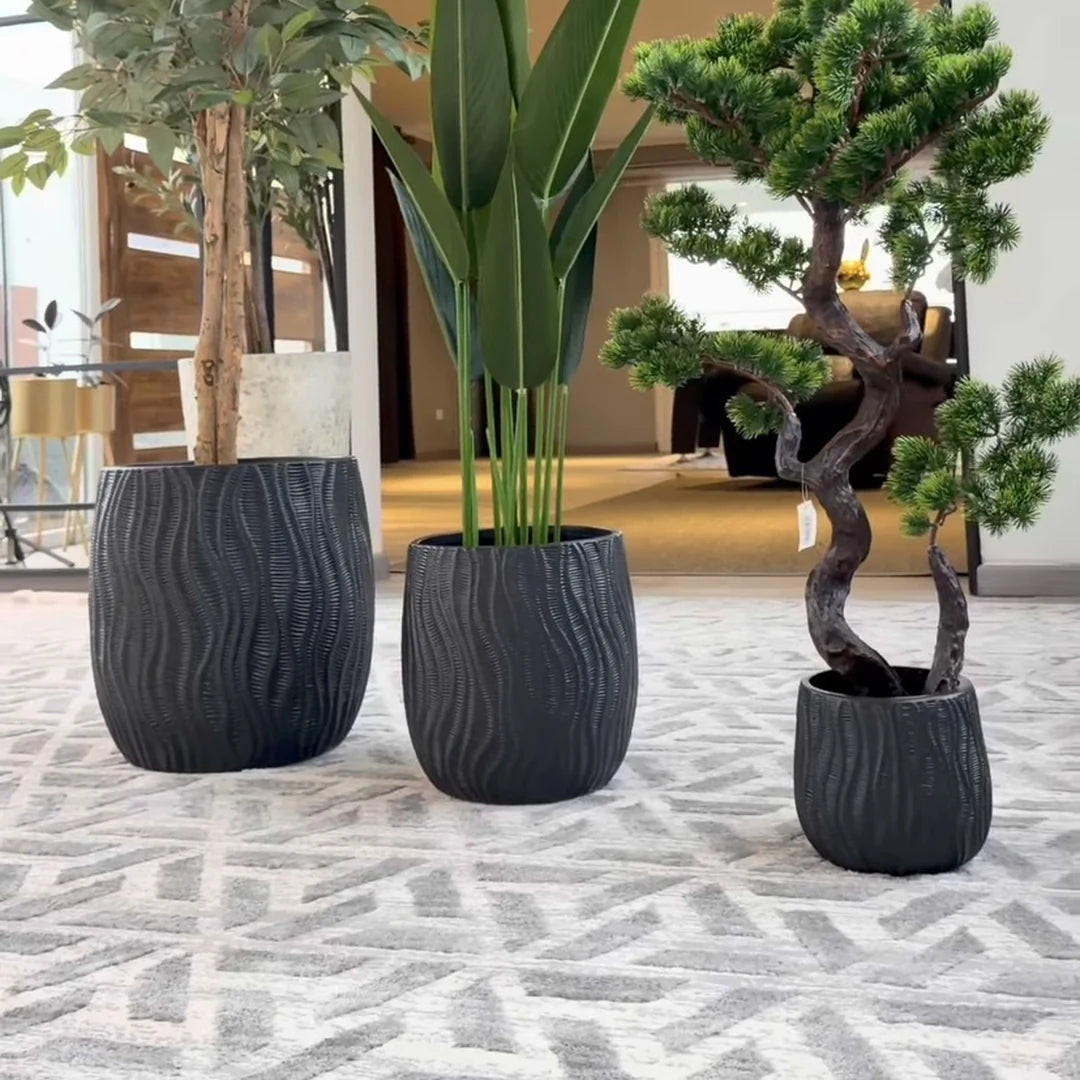 Set de 3 Maceteros Negros Texturados Onnas, con relieve ondulado (plantas no incluidas)